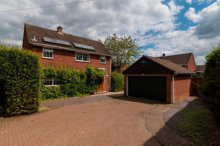 4 Bedroom Detached House For Sale In Fakenham Road, Beetley, Dereham, Norfolk, NR20