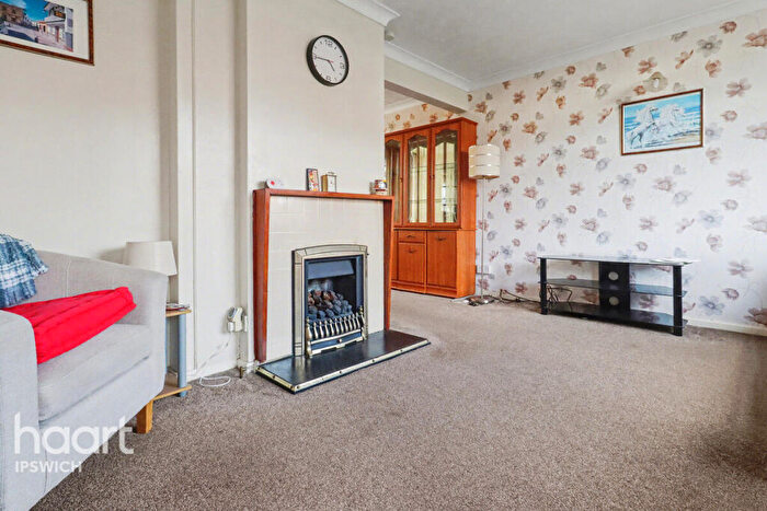 3 Bedroom End Of Terrace House For Sale In Hawthorn Drive, Ipswich, IP2