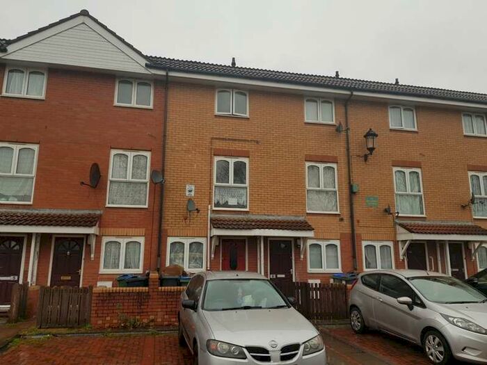 4 Bedroom Town House To Rent In 4 Bedroom House To Rent Smethwick B66