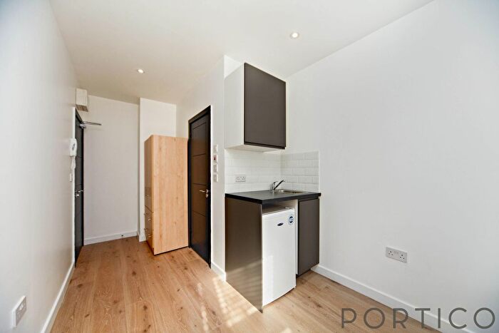 Studio To Rent In Wandsworth High Street, London, SW18