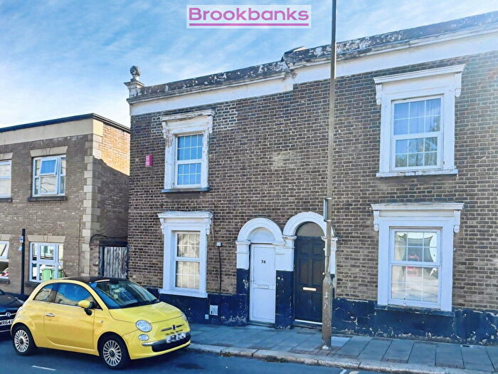 2 Bedroom Semi-Detached House For Sale In Bloomfield Road, London, SE18