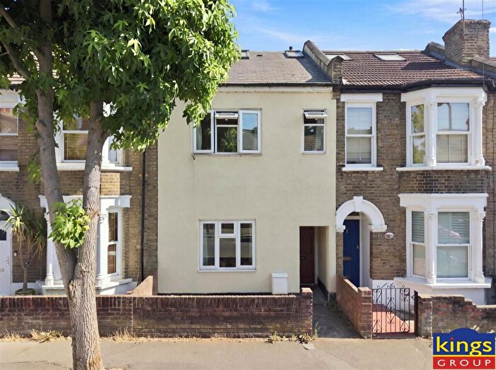 3 Bedroom House For Sale In Lynmouth Road, London, E17