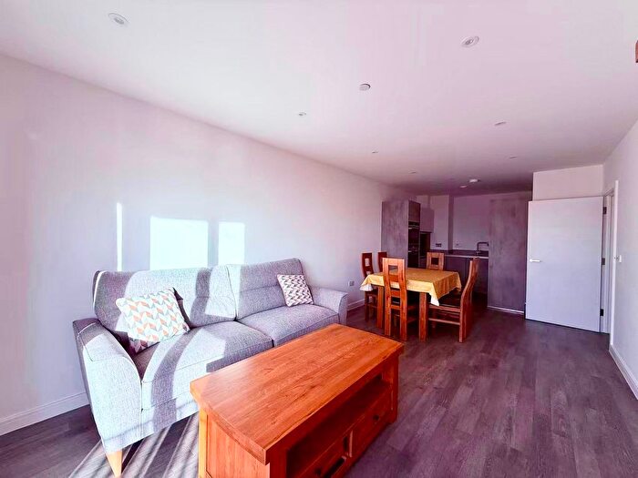 1 Bedroom Flat To Rent In Kelton House, Corbet Gardens, London, W3