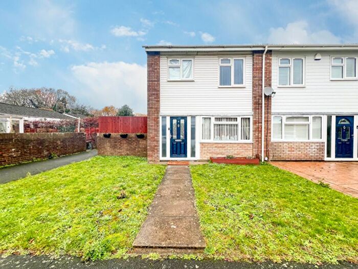 3 Bedroom Semi Detached House For Sale In Larch Way, Patchway, Bristol, BS34