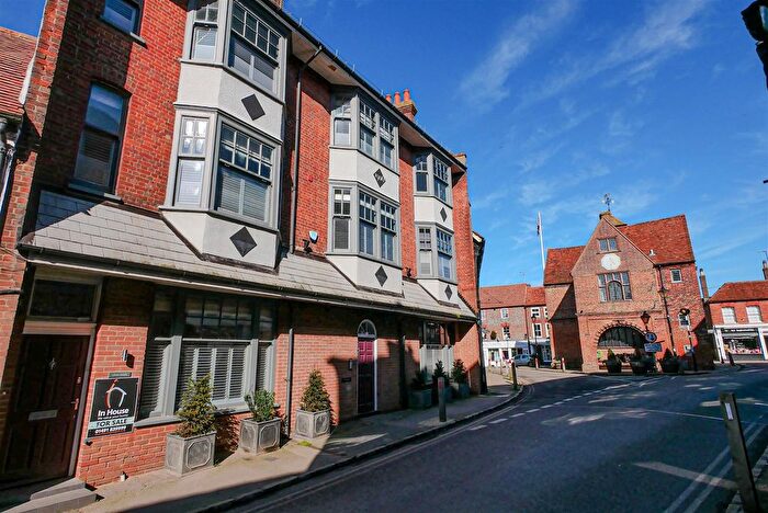 2 Bedroom Maisonette For Sale In Couching Street, Watlington, OX49