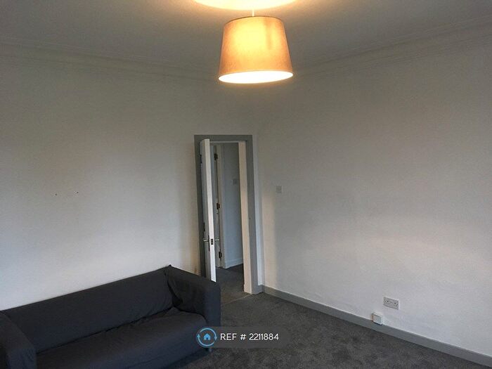 2 Bedroom Flat To Rent In Taylors Lane, Dundee, DD2