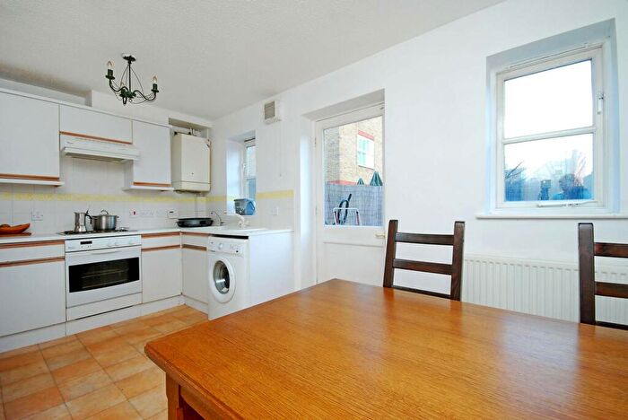 3 Bedroom House To Rent In Milligan Street, Limehouse, London, E14