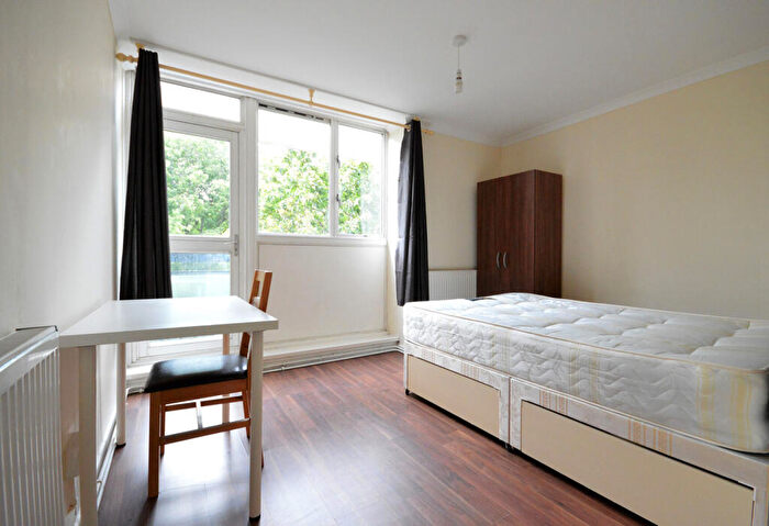 3 Bedroom Flat To Rent In Gilbertson House, Canary Wharf, E14