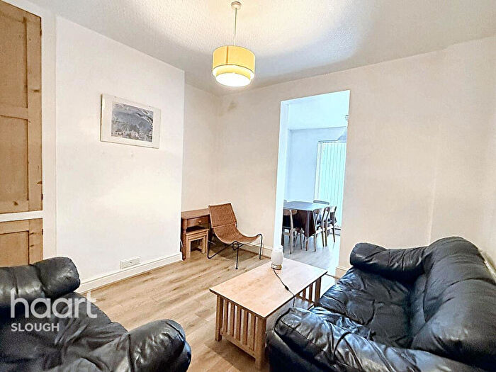 3 Bedroom Terraced House For Sale In Park Street, Slough, SL1