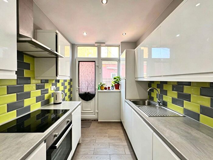 2 Bedroom Flat To Rent In Chaplin Road, Wembley, HA0