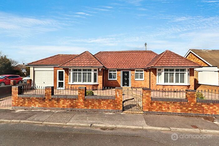 3 Bedroom Detached Bungalow For Sale In Topps Heath, Bedworth, CV12