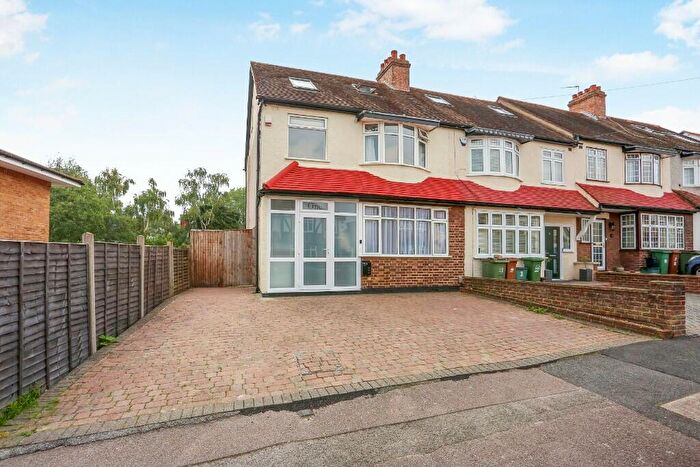4 Bedroom End Of Terrace House For Sale In Broomloan Lane, Sutton, Surrey, SM1
