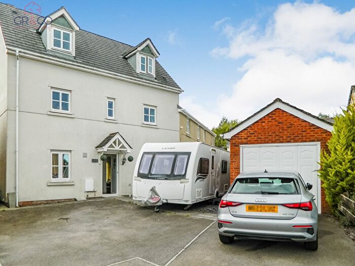 4 Bedroom Semi-detached House For Sale In Lakeside Close, Nantyglo, NP23