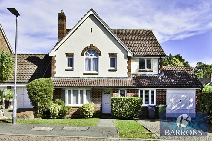 4 Bedroom Detached House For Sale In Gladding Road, West Cheshunt, EN7