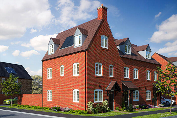 3 Bedroom Town House For Sale In Roman Fields, Banbury, OX16