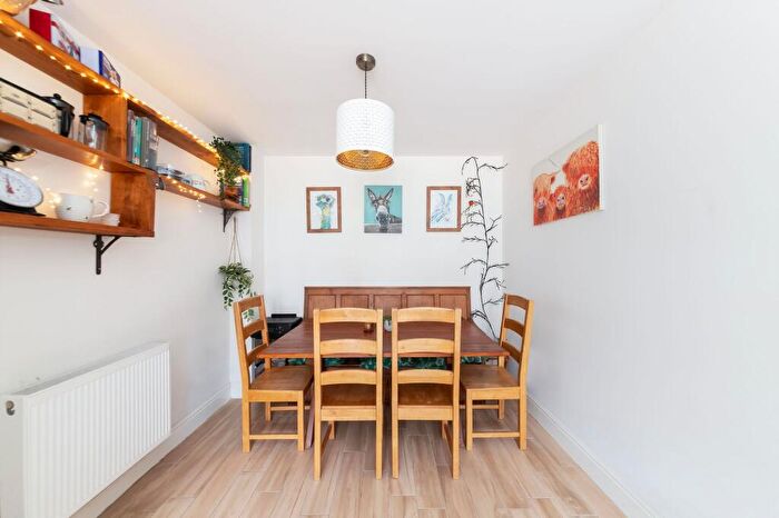 3 Bedroom Semi-Detached House For Sale In Monks Walk, Marcham, OX13