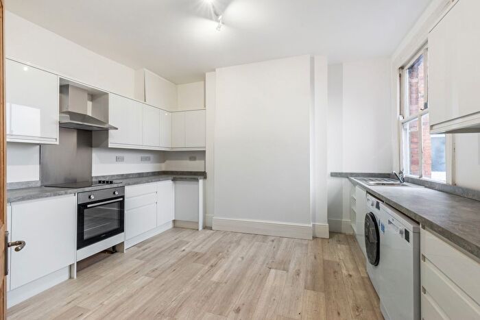 3 Bedroom Flat To Rent In Holmwood Mansions, Uxbridge Road, London, W3