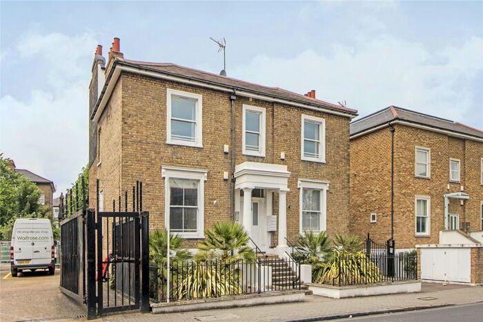 1 Bedroom Flat To Rent In Balham Grove, London, SW12