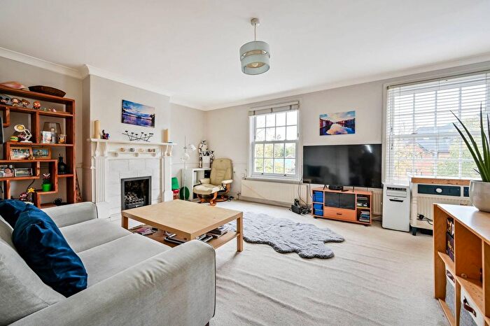 3 Bedroom Flat For Sale In The Broadway, Thames Ditton, KT7