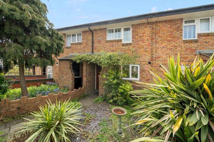 2 Bedroom Property To Rent In Edwin Road, Twickenham, TW2