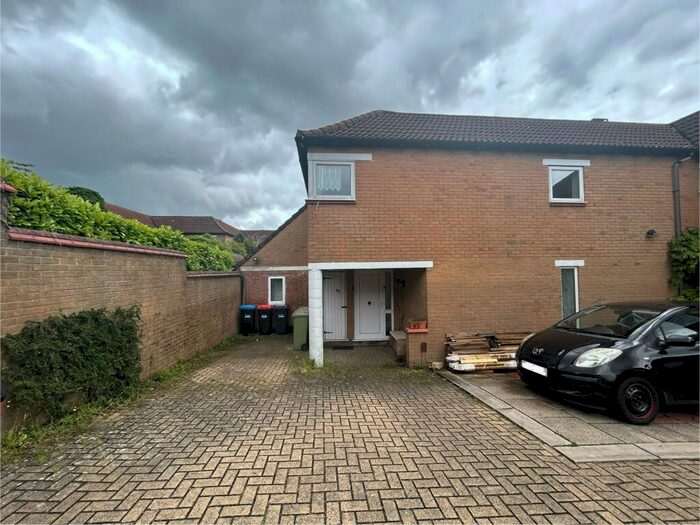 5 Bedroom House To Rent In Fishermead, MK6