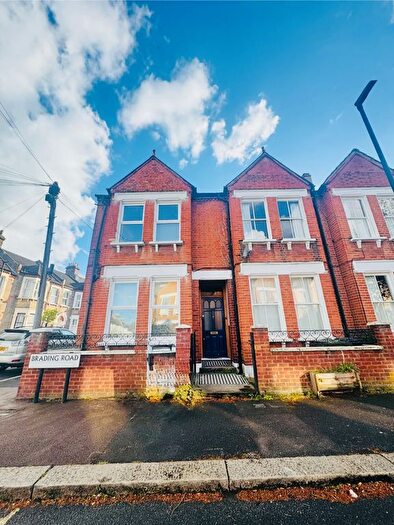 3 Bedroom Flat To Rent In Brading Road, London, SW2
