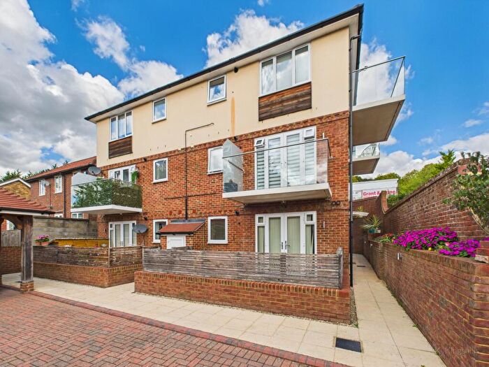 1 Bedroom Flat For Sale In West Wycombe Road, High Wycombe, HP12