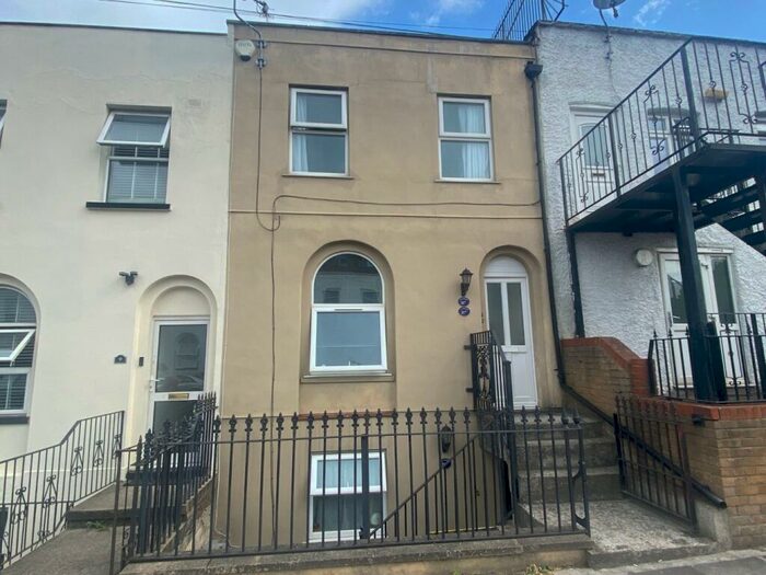 1 Bedroom Apartment To Rent In Peacock Street, Gravesend, Kent, DA12
