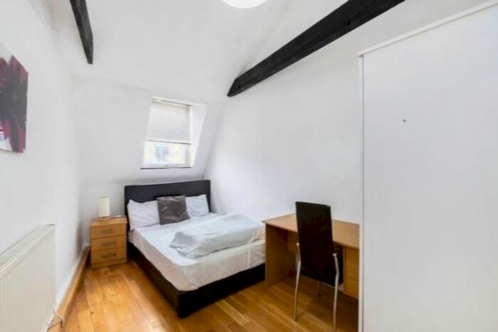2 Bedroom Flat To Rent In Hatton Wall, Holborn, London, EC1N