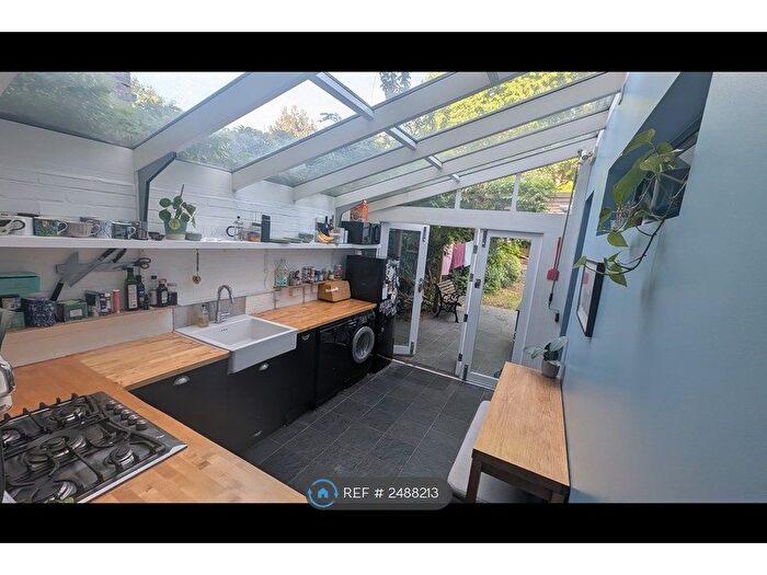 3 Bedroom Flat To Rent In Milton Road, London, SE24