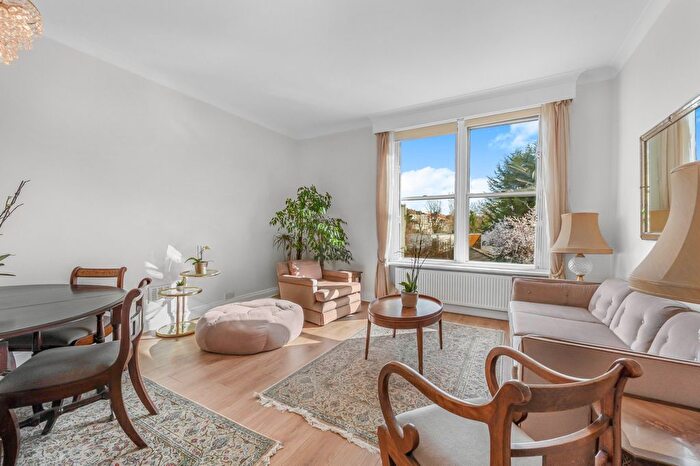 2 Bedroom Flat For Sale In Arkwright Road, Hampstead, NW3