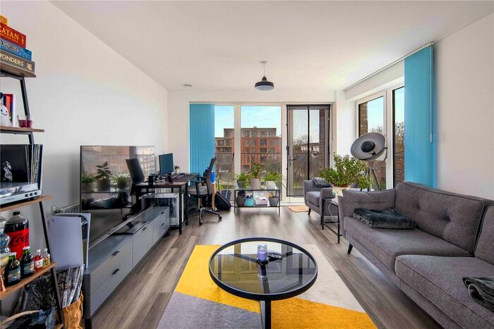 2 Bedroom Flat To Rent In Turnstile House, Castle Street, London, E13