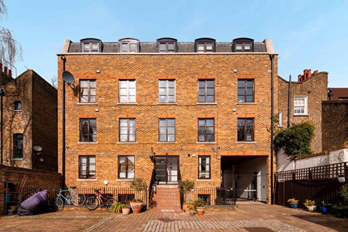 2 Bedroom Flat For Sale In Cable Street, London, E1