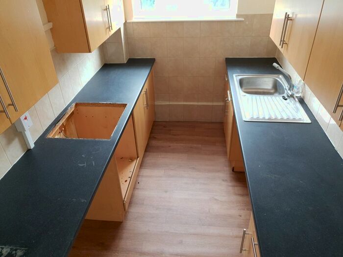 2 Bedroom Flat To Rent In Neachells Lane, Wolverhampton, West Midlands, WV11