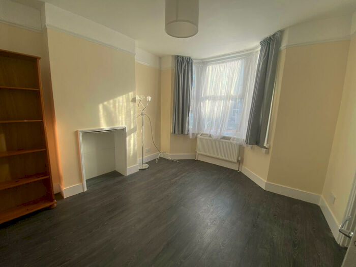 3 Bedroom End Of Terrace House To Rent In Regent Road, Gillingham, Kent, ME7