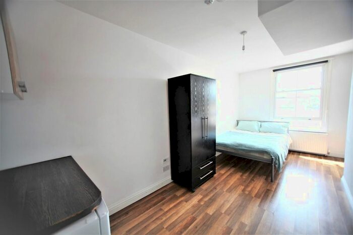 Studio To Rent In Brent Street, Hendon, NW4