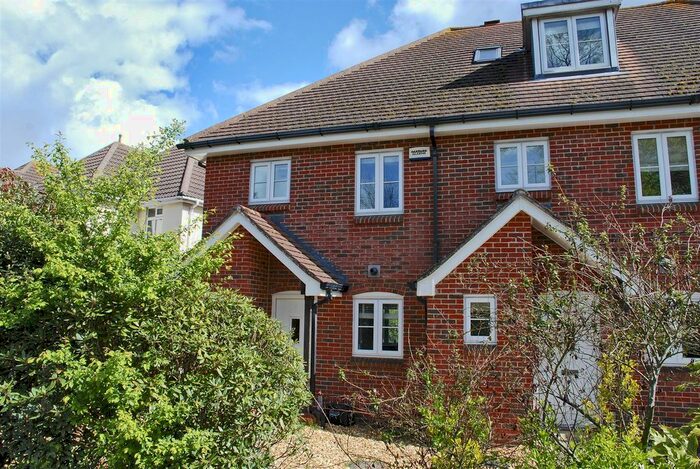 2 Bedroom End Of Terrace House To Rent In Ramley Road, Pennington, Lymington, SO41