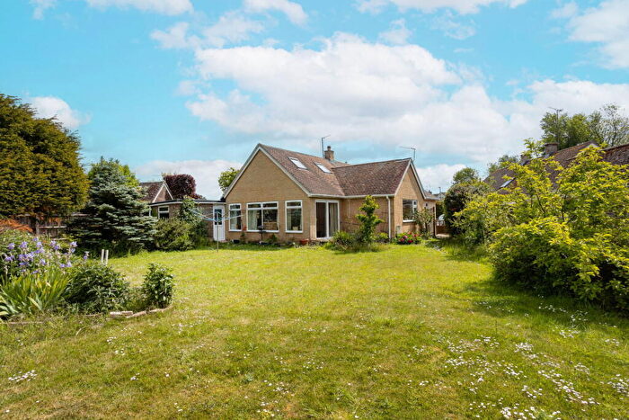 3 Bedroom Detached Bungalow For Sale In Willow Mead, Chalgrove, Oxford, OX44