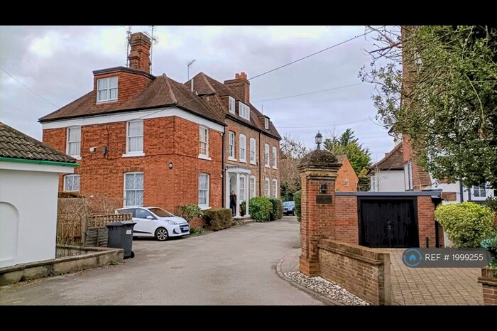 1 Bedroom Flat To Rent In Terrace House, London, N12