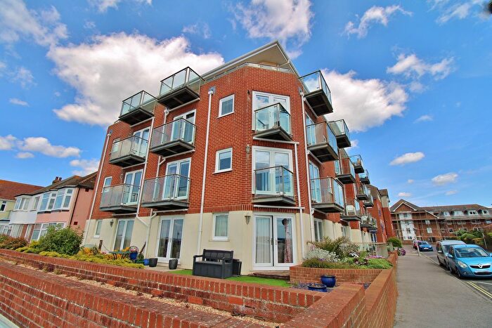 3 Bedroom Flat For Sale In Beach Road, Lee-On-The-Solent, PO13