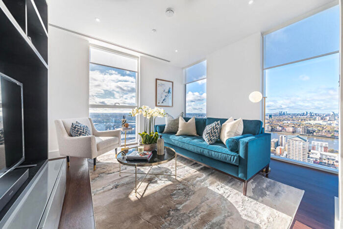 3 Bedroom Flat To Rent In Harbour Way, Canary Wharf, E14