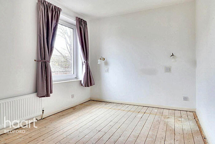 3 Bedroom End Of Terrace House For Sale In Huntsmans Way, Bedford, MK44
