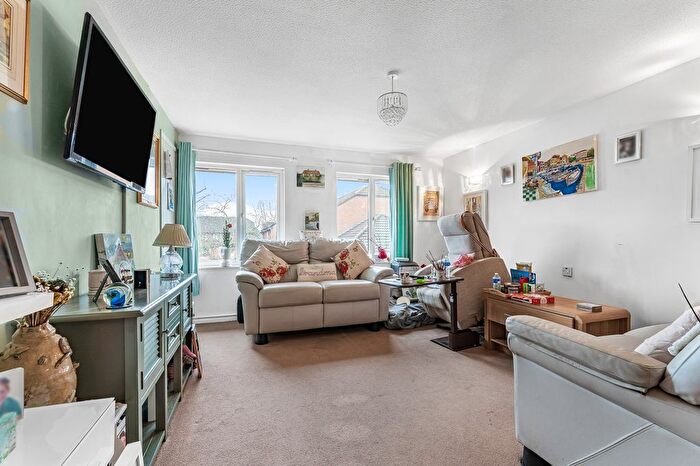 1 Bedroom Property For Sale In Berryscroft Road, Staines-Upon-Thames, TW18