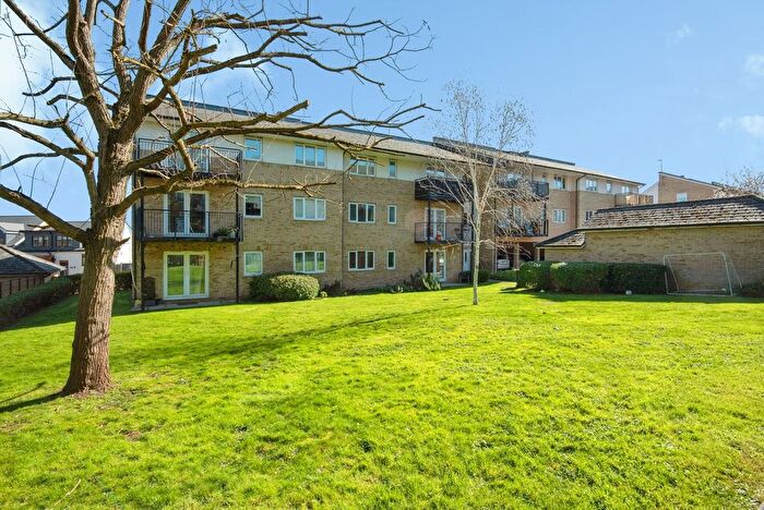 1 Bedroom Flat For Sale In Cooks Way, Hitchin, Hertfordshire, SG4