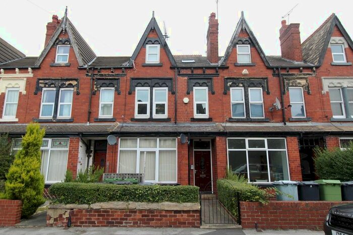 1 Bedroom Flat To Rent In Roman Grove, Roundhay, Leeds, LS8