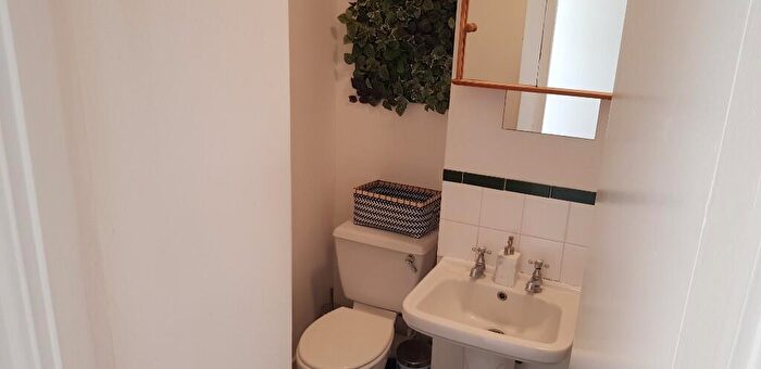 1 Bedroom Flat To Rent In Oakley Square, London, NW1