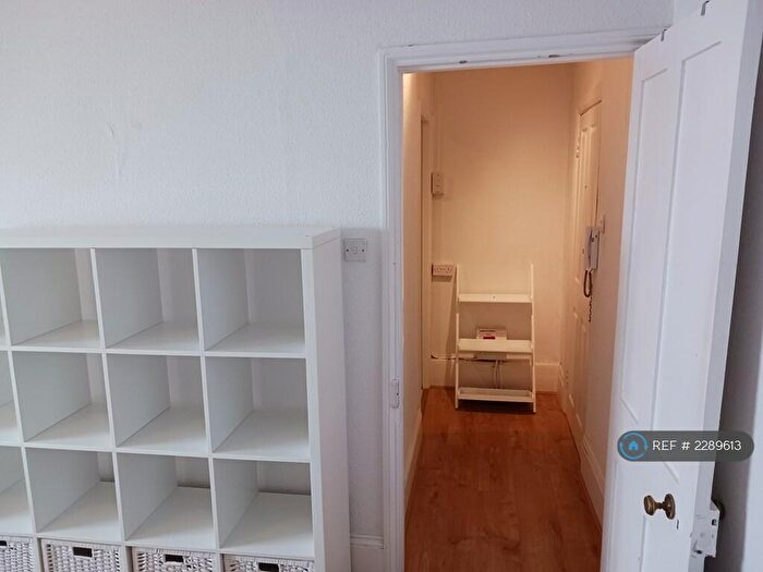 Studio To Rent In Brunswick Place, Brighton, BN3