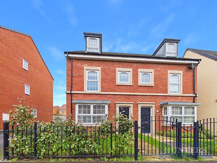 3 Bedroom Semi-Detached House For Sale In Ashlar Drive, Eastfield, Scarborough, YO11