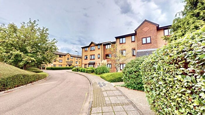 2 Bedroom Flat For Sale In Chartwell Close, Greenford, UB6