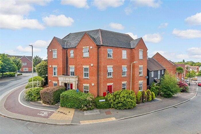 2 Bedroom Flat For Sale In Kirk View, Ashford, Kent, TN23